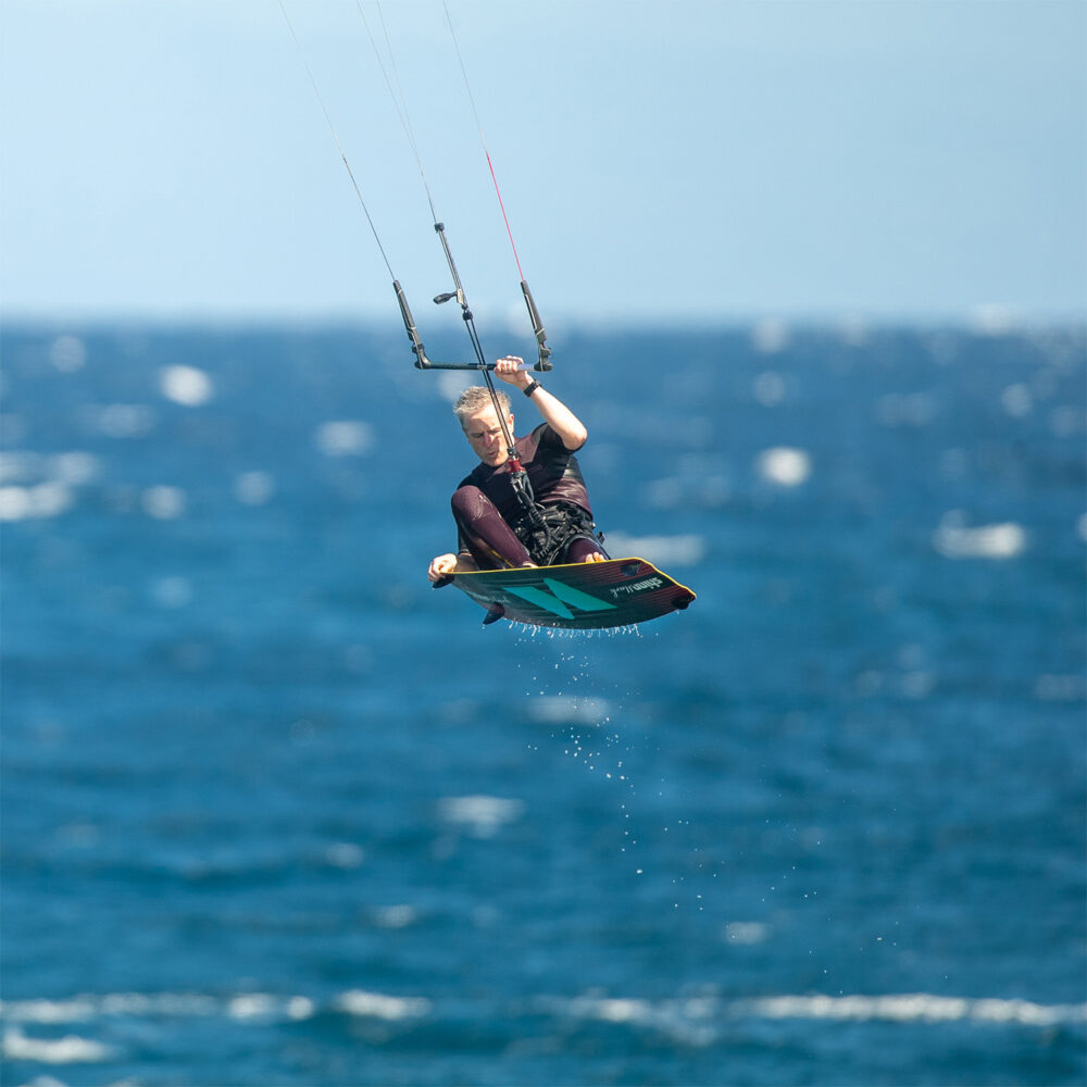 Shinnmark Monker Freeride Kiteboard & Fins - Image 6