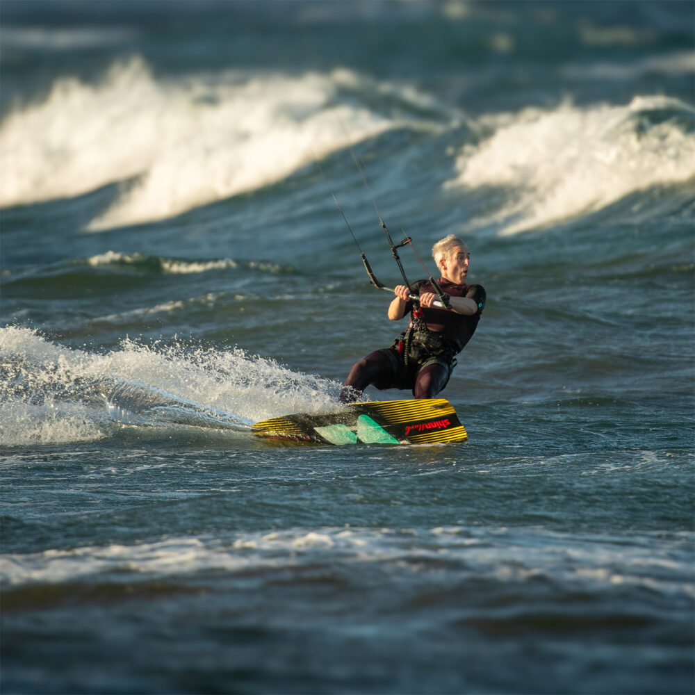 Shinnmark Dalton Enduro Kiteboard & Fins - Image 8